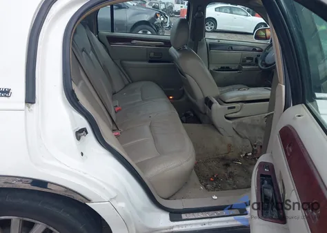 2005 Lincoln Town Car Signature Limited from USA, damaged, VIN 1LNHM82W55Y643908